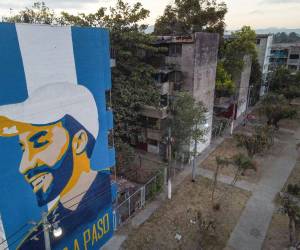 El presidente Nayib Bukele, favorito para la reelección, lidera las encuestas.