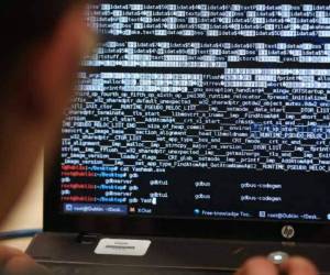 Este virus exige 300 dólares en bitcoins (moneda virtual) y no menciona el programa utilizado para encriptar, lo que hace más difícil hallar una solución. Foto de referencia AFP.