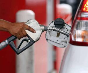 La gasolina superior alcanzó un costo por galón de 146.57 lempiras en julio de 2022, por lo que se aproxima a ese precio máximo histórico.