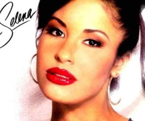 Selena es recordada por su talento y atributos sexys y naturales.