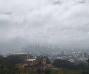 La capital permanecerá con nubosidad por la masa de aire frío.