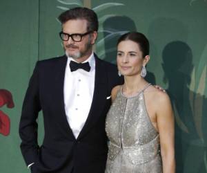 El galardonado actor británico Colin Firth y su esposa, la productora de cine italiana Livia Giuggioli, llegan a los Green Carpet Fashion Awards en Milán. Foto: AP.
