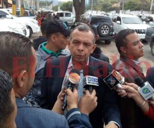 El presidente de HOnduras, Porfirio Lobo Sosa, llegó la mañana de este lunes al juicio oral y público contra su esposa Rosa Elena de Lobo. Foto: David Romero/EL HERALDO.
