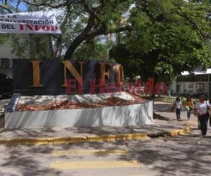 Los empleados del Infop se unieron a las protestas de los maestros y médicos debido a que ellos son parte de la barrida que hará el gobierno en las instituciones públicas para reestructurar su funcionamiento.