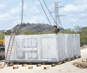 El proyecto Solar TWO consta de dos fases: el sistema de baterías para almacenar energía y la construcción de un parque solar.