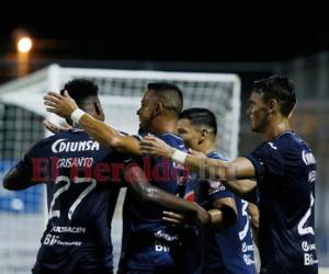 Las Águilas Azules del Motagua vencieron 2-3 al Tiburón en su casa.