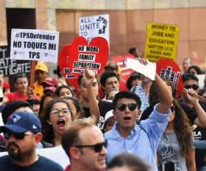 El TPS además de los 190,000 salvadoreños también favorece a unos 50,000 haitianos, 57,000 hondureños y 2,500 nicaragüenses. (AFP)