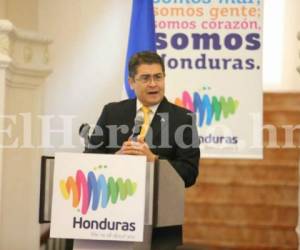 El mandatario hondureño recorrió el consulado de Honduras en Miami, Florida, donde conoció las mejoras realizadas.