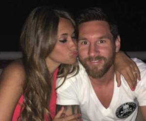 Leo Messi y Antonella Rocuzzo, la pareja del año en Rosario, Argentina. (Foto: Redes)