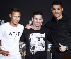 Neymar, Lionel Messi y Cristiano Ronaldo en la pasada entrega del Balón de Oro (Foto: Internet)
