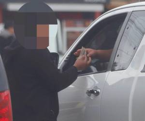 La Unidad Investigativa de EL HERALDO PLUS se infiltró en una red interna de la DNVT que se dedica a la venta de licencias de conducir a cambio de pagos de hasta 7,500 lempiras, no se hace nada solo pagar