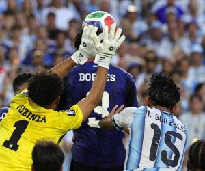 El fútbol chileno votó a favor de permitir que la figura del Mundial 2026, 'Vozinha', estampe su apodo en la indumentaria de su nuevo club, Colo Colo.
