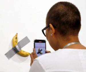 Roban la banana de la obra 'Comedian', de Maurizio Cattelan, en el Centro Pompidou-Metz.