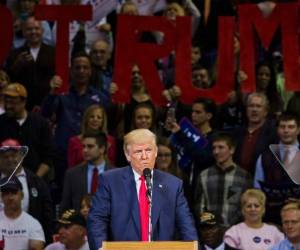 Este lunes, el dirigente republicano con mayor cargo electivo de la actualidad, Paul Ryan, presidente de la Cámara de Representantes, dijo que ya no hará más campaña por Trump ni lo defenderá. Foto: AFP