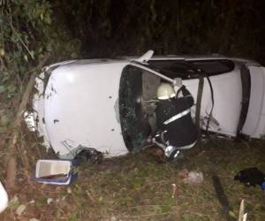 Así quedó el vehículo en el que viajaba el menor y su familia en Villanueva, Cortés.