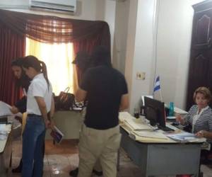 Los miembros de la ATIC ingresaron al área de tesorería de la municipalidad. Foto: Ministerio Público