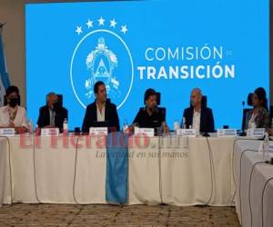Ramón Sabillón se reunió con la Comisión de Transición de Xiomara Castro de Zelaya. Foto: Alex Pérez/EL HERALDO.