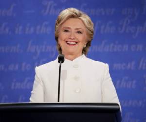 La decisión podría darle un empuje a Clinton a 48 horas de los comicios estadounidenses. /Fotos AP y AFP/
