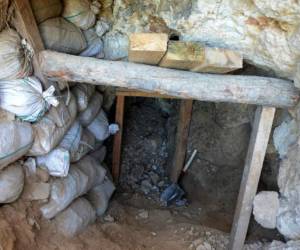 El accidente se produjo en el distrito de Godda, aunque no fue hasta esta mañana que los equipos de emergencia iniciaron las labores de rescate, una actividad que continúa. Foto AFP.