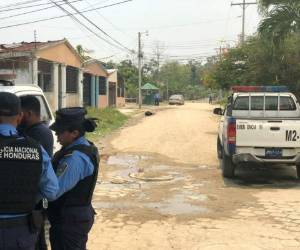 Dos de las víctimas quedaron dentro del patio de una casa y la tercera en plena calle.