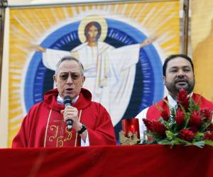 El cardenal Óscar Andrés Rodríguez y el sacerdote Juan Carlos Martínez. Foto: Marvin Salgado