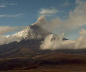 Esta imagen del volcán fue compartida por el Instituto Geofísico de Ecuador.