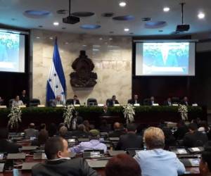 El evento de premiación estaba programado a las 10:00 de la mañana en el Congreso Nacional, pero inició con casi una hora de retraso.