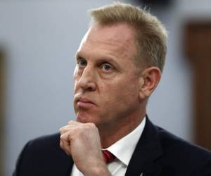 El secretario interino de Defensa Patrick Shanahan escucha durante una audiencia con la subcomisión de asignaciones de la Cámara de Representantes en el Capitolio, el miércoles 1 de mayo de 2019, en Washington. (AP Foto/Jacquelyn Martin).