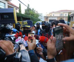 El comisionado Miguel Martínez adelantó que se mantiene a la espera de las instrucciones de los altos mandos policiales para definir el actuar de los elementos que participan en este operativo.