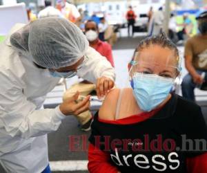 La vacunación masiva se realizará en las regiones de Gracias a Dios, Atlántida, Colón e Islas de la Bahía. Foto: El Heraldo