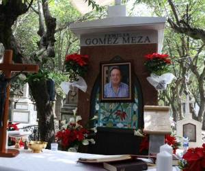 Florinda Meza asegura que las flores son lo único que se botan lo demás es entregado a ella.