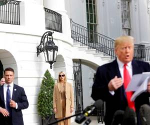 El presidente se esforzó el miércoles por distanciarse del embajador de su país ante la UE, Gordon Sondland, luego que este hizo declaraciones comprometedoras en la investigación. Foto: AP.