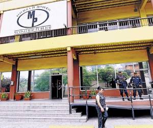 Facha del Ministerio Público en Tegucigalpa. La fiscalía regional en La Ceiba acusó a un médico de violación especial.