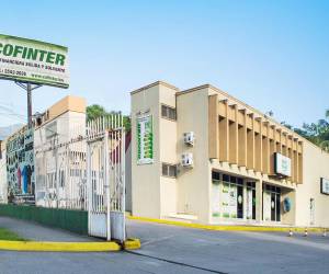 En la capital de la República tendrá su domicilio el Bancofinter que deberá de realizar todas las actividades de intermediación financiera.