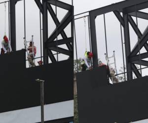 El Estadio Nacional sigue siendo remozado y se ha comenzado con la instalación de la nueva pantalla gigante. Así va luciendo el recinto capitalino con esta lujosa pantalla que fue donada por una empresa de China.