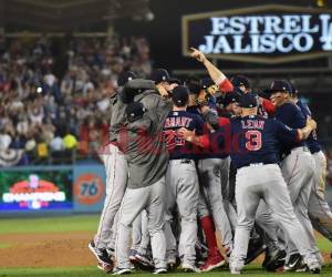 Los Red Sox apenas dieron opciones en casa de sus contrincantes, con un bambinazo de dos rayas desde el primer inning del experimentado Pearce.