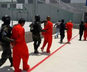 Así fueron llevados los reos hacia la cárcel de Morocelí conocida como 'La Tolva' o 'El Pozo II'