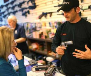 El informe también señaló que el riesgo de violencia se asocia con “desigualdades sistémicas de larga data y (con) racismo estructural”.