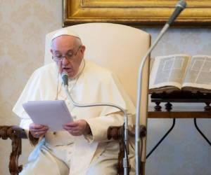 Según Francisco, la 'pandemia puso de manifiesto la difícil situación de los pobres y la gran desigualdad que reina en el mundo'. Foto: AFP