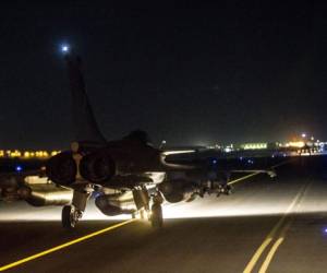 Aviones franceses bombardean bastiones del EI en Siria.