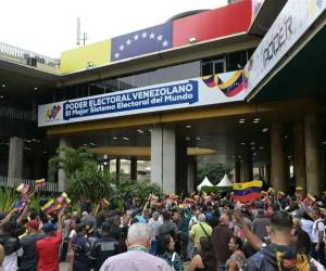 El Consejo Nacional Electoral (CNE) dio como vencedor a Maduro con el 51,2% de los votos frente a 44,2% de González Urrutia.