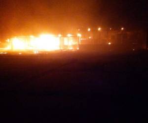 Los apagafuegos acudieron a Cedros para sofocar las llamas.