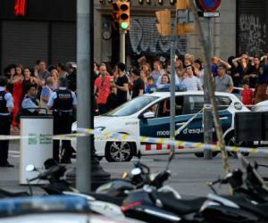 Cientos de personas estaban en shock por el terrible atentado. Foto: AFP