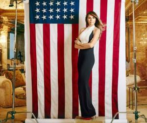 Melania dio un giro del exceso hacia la elegante sobriedad en su vestuario.