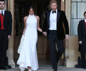 Tras un almuerzo con la familia, Meghan utilizó un vestido de Stella McCartney para su recepción. Foto: AFP