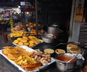 Los alrededores de la Basílica de Suyapa comenzaron a llenarse de puestos de comida y ventas temporales con la instalación de más de 600 emprendedores y comerciantes que participarán en la feria por el 279 aniversario del hallazgo de la Virgen de Suyapa, una de las celebraciones religiosas más concurridas de Honduras.