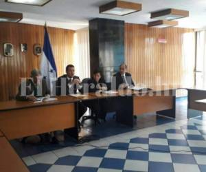 La Junta Interventora del Instituto Hondureño de Seguridad Social se reunió con las autoridades del Colegio Médico de Honduras. Foto: EL HERALDO
