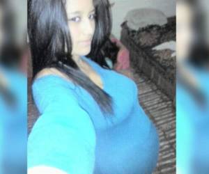 La joven Josselin Arlene Hernández (21) fue privada de su libertad la noche del pasado miércoles junto a su bebé de tres meses. Ella fue hallada muerta y su bebé de tres meses Mirian Alessandra -por fortuna- con vida. Esta foto la compartió durante su embarazo, foto: Facebook.