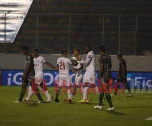 Los leones se dieron un verdadero festín esta noche en el Estadio Nacional, acariciando cada vez más el liderato de la zona central. Foto: Estalin Irías | EL HERALDO