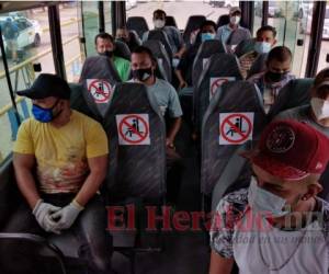 Las unidades deberán ser modificadas para que solo puedan transportar el 50% de la capacidad de pasajeros. Los usuarios no podrán subir al medio de transporte si no portan mascarillas. Foto: Marvin Salgado / EL HERALDO.